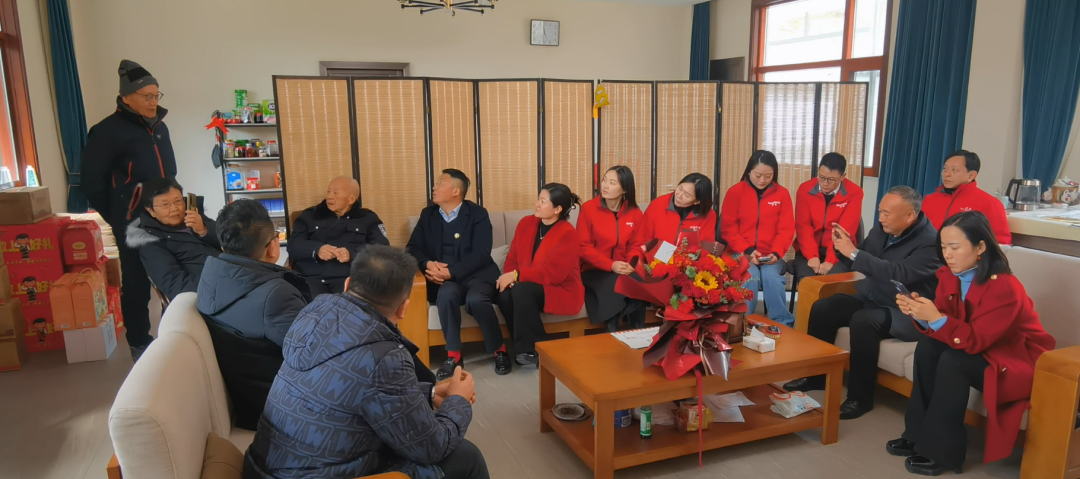 昊東公司一行看望胡正先老紅軍，聆聽(tīng)那段可歌可泣的英雄歷史
